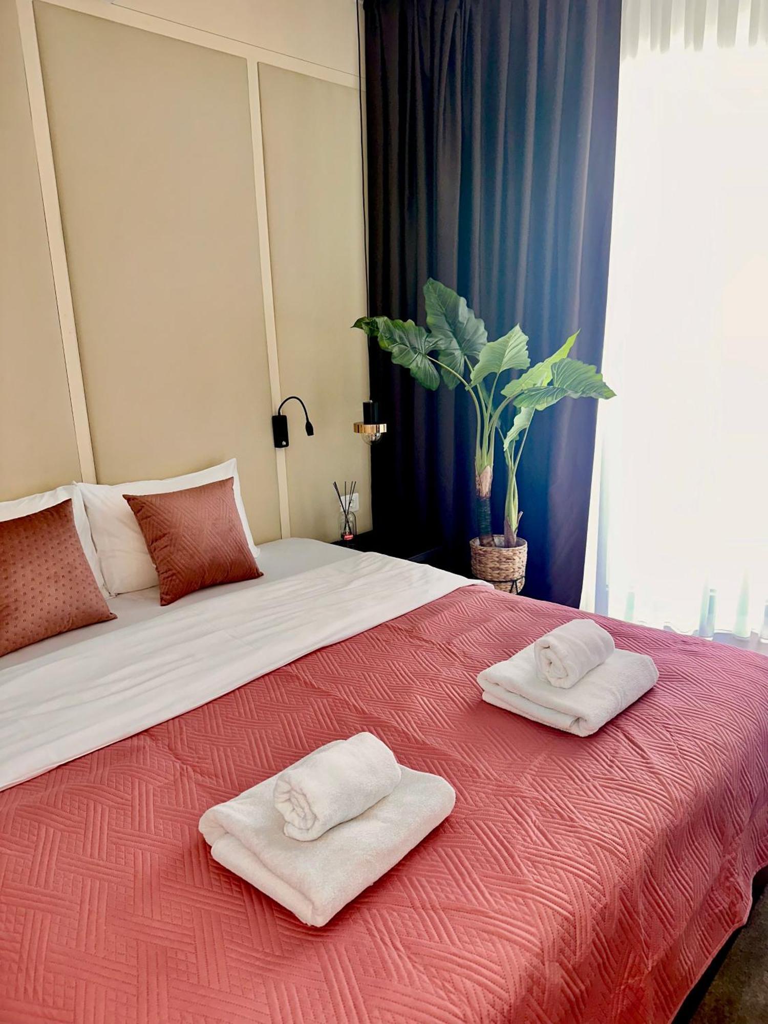 Green Stone Apartments Hotel Rafailovići Eksteriør billede